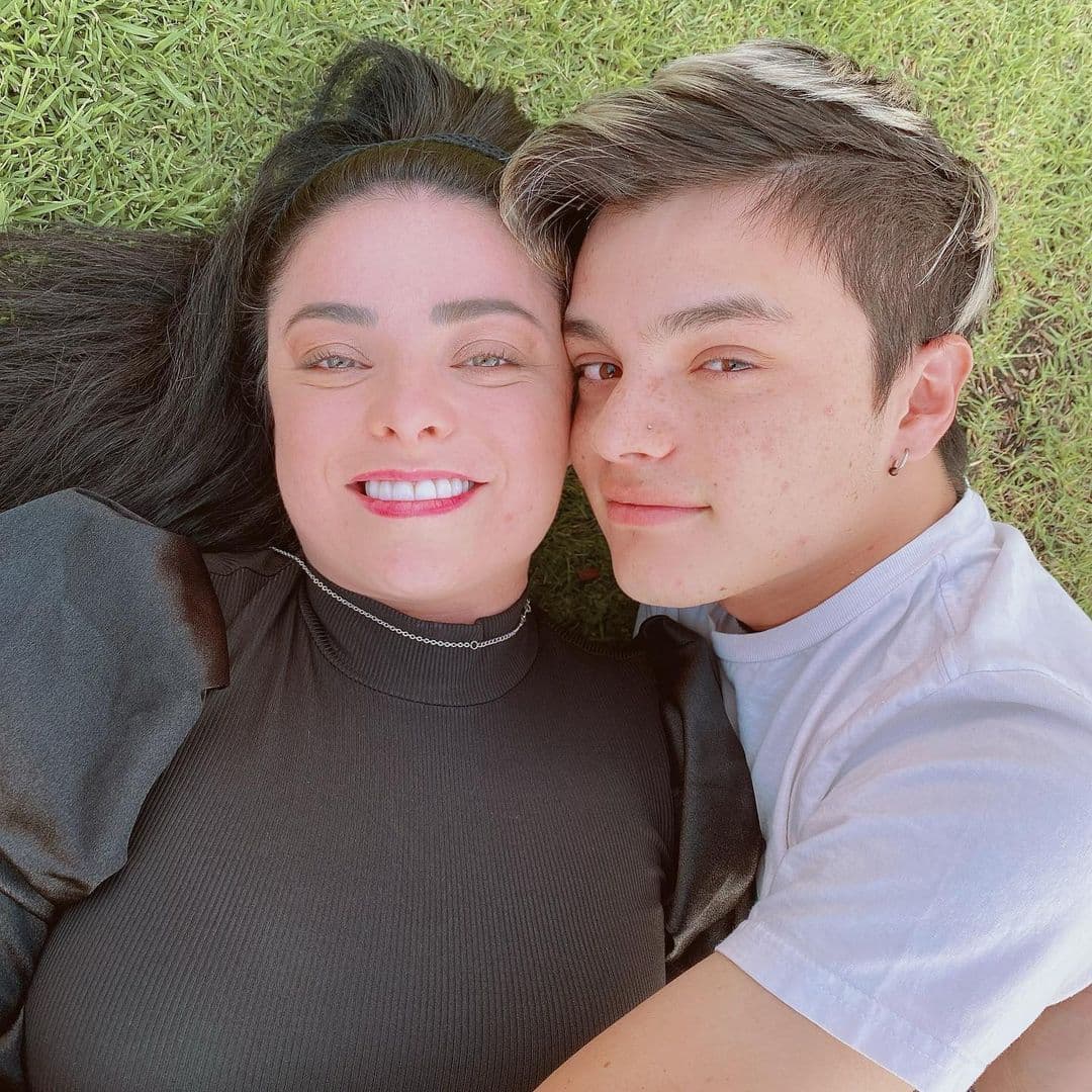 Famosas que fueron mamás antes de sus 25 ¡y lo hicieron increíble!