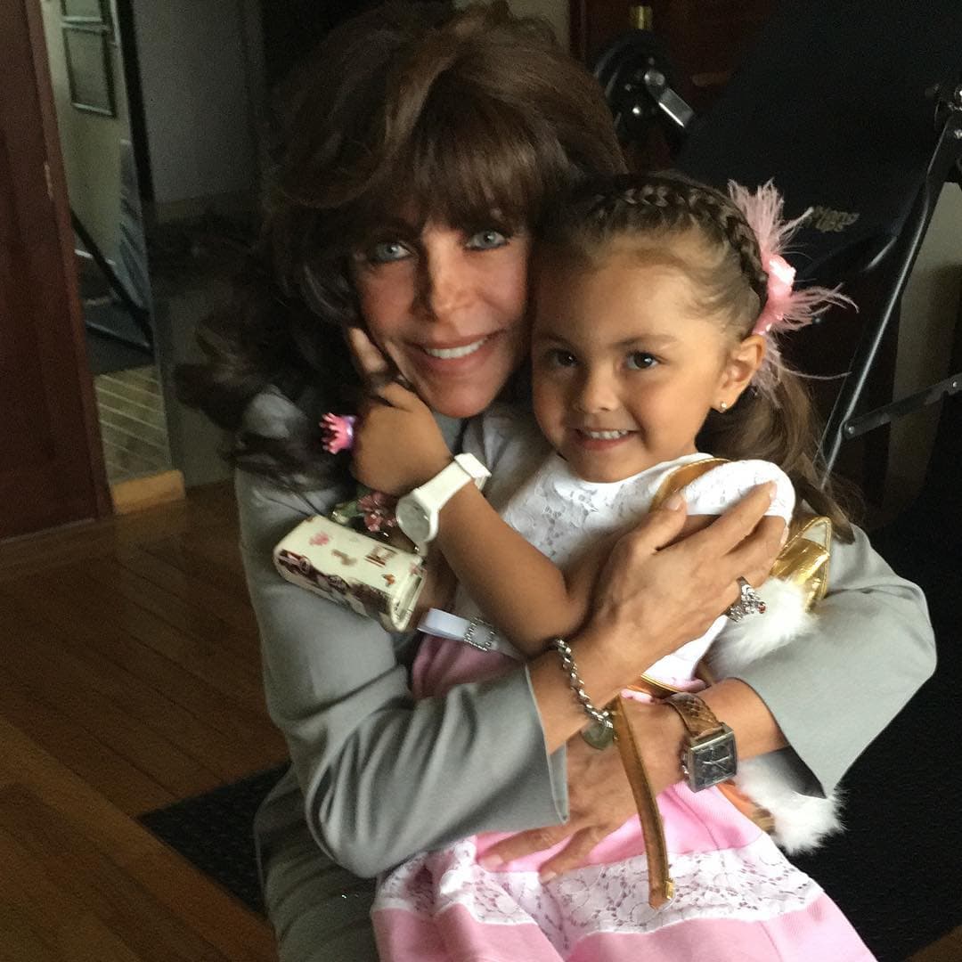 Suele compartir fotos con su abuela, la actriz Verónica Castro