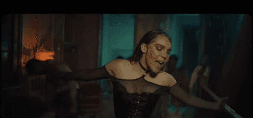 Belinda desafía las reglas de la moda en su nuevo video con Ana Mena