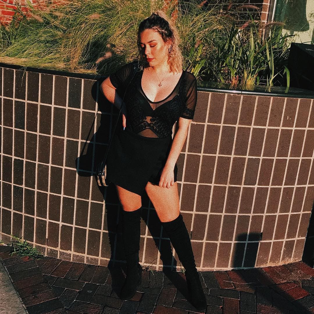 Sin embargo, comenzó a bajar de peso y ahora seduce en redes sociales con muy poca ropa