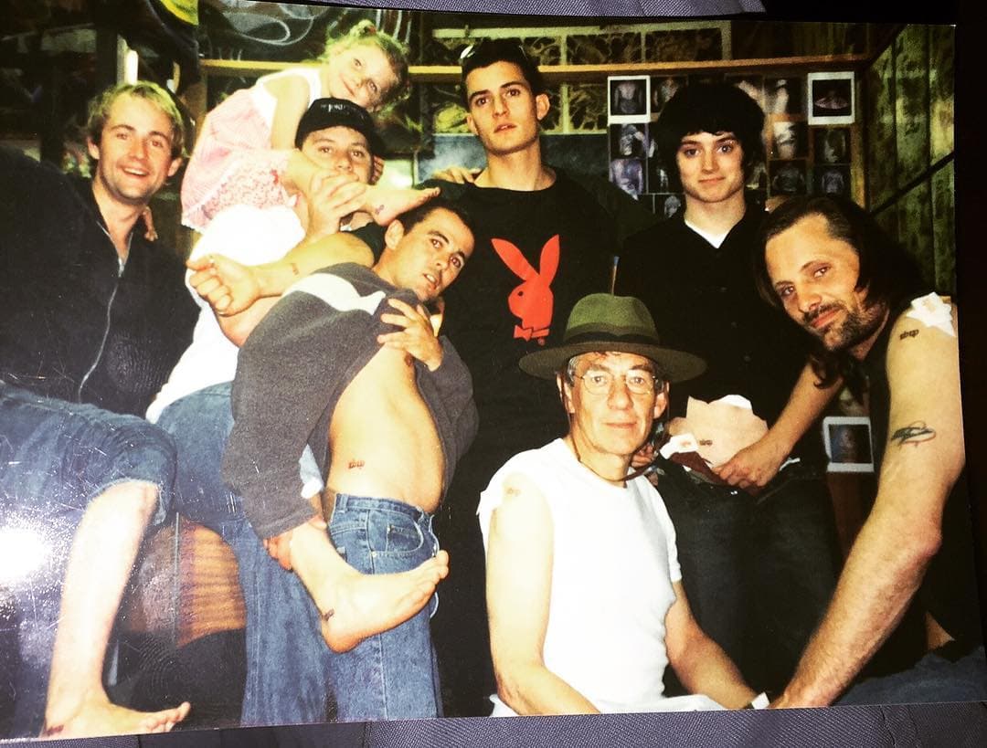 Elenco de 'El señor de los anillos' se hizo un tatuaje al terminar la filmación de la primera película