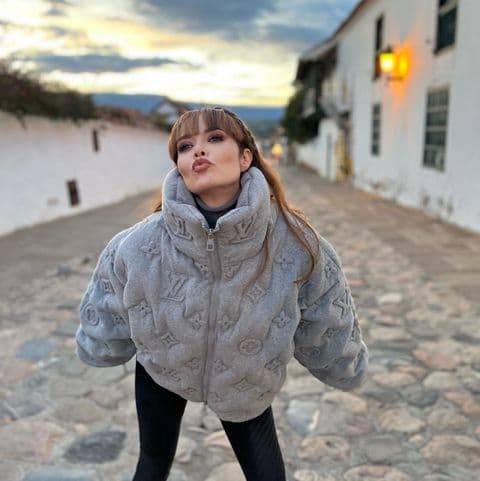 Marlene Favela impacta con foto de cómo lucía de niña, ¿igual a su hija?