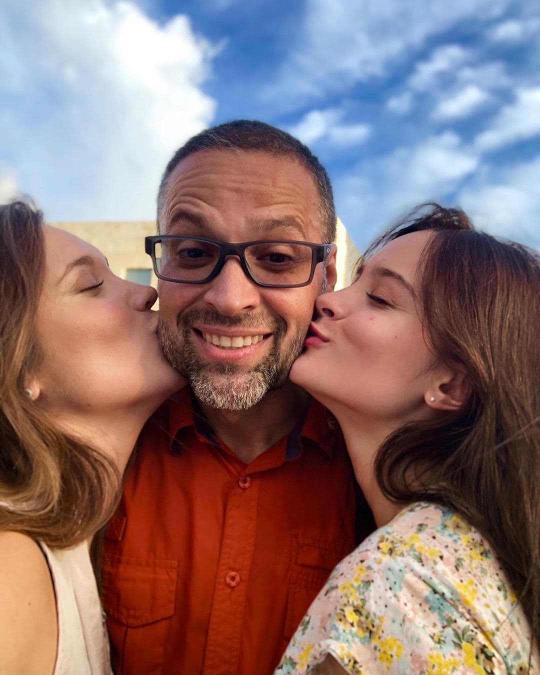 Además de los dos varones, Ricardo Álamo ya era padre de dos mujeres, Elisa y Valeria, a quienes tuvo en relaciones pasadas, incluso antes de casarse con Marjorie de Sousa.