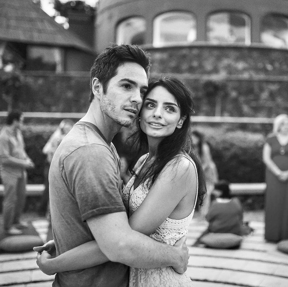 A través de las redes sociales, los recién casados compartieron fotografías de su enlace matrimonial en el que brilló la familia Derbez y asistieron famosos como Fernanda Castillo.