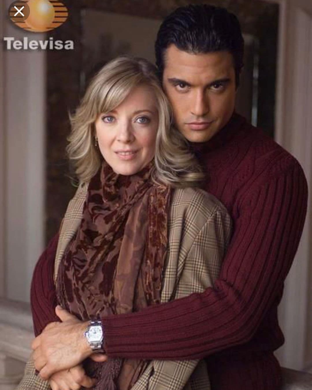 En ‘Mujer de madera’ trabajó con Jaime Camil, quien afirmó: “El mundo del entretenimiento está de luto. Descansa en paz querida y respetada Edith González. Todo el amor y fortaleza a tu familia, los abrazo muy apretado y con infinito cariño”.