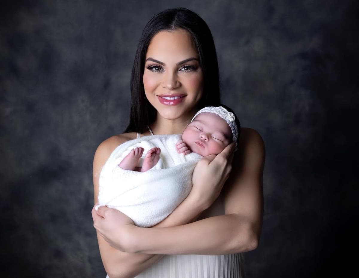 Vida Isabelle llegó a la vida de Natti Natasha el 22 de mayo, tras una larga espera la cantante conmovió en redes sociales al anunciar el nacimiento de su primogénita.