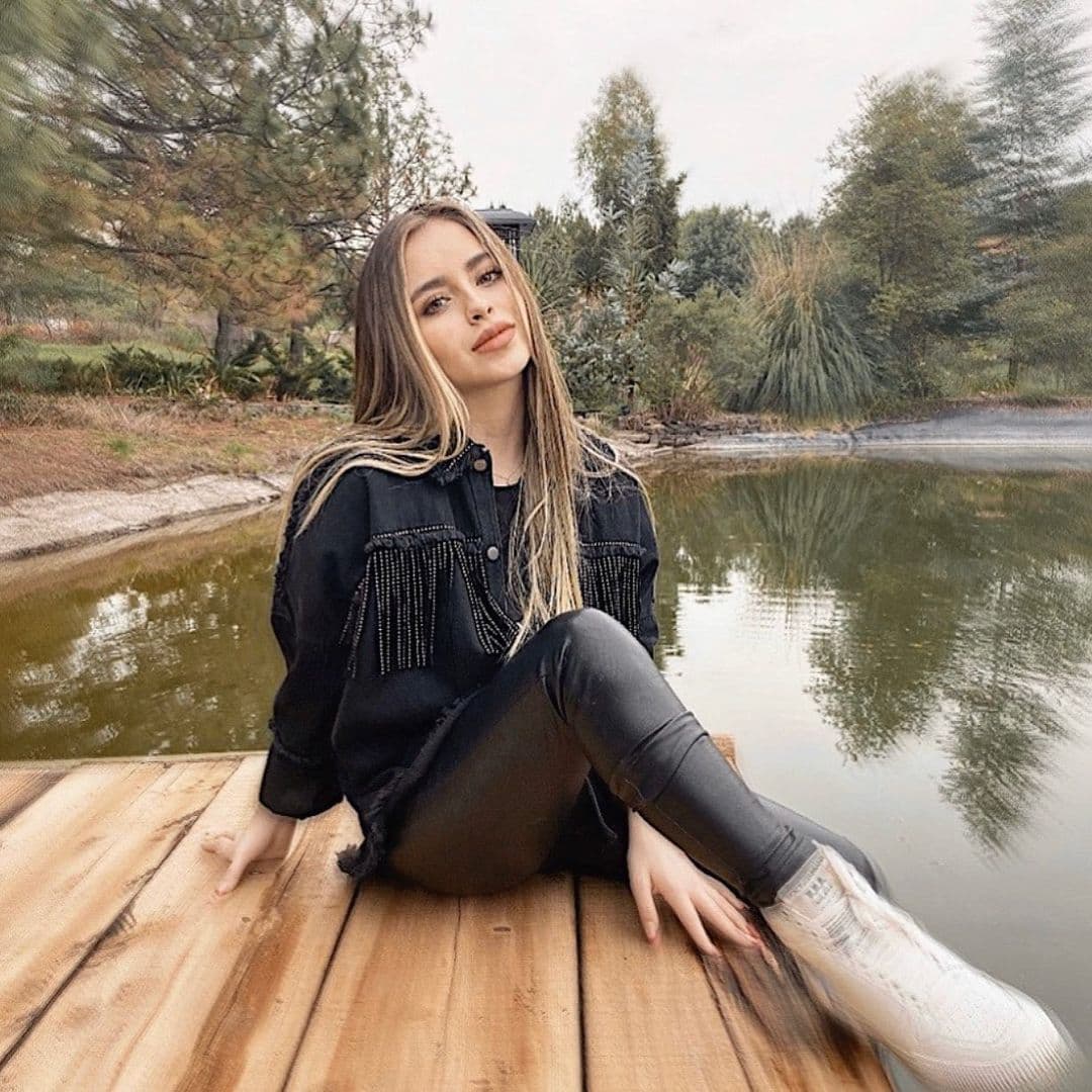 Pese a que se volvieron tendencia, en otras imágenes Amely deja claro que no se parece tanto a su cuñada, ya que a diferencia de Belinda, ella tiene los ojos café y su cabello lucía más castaño en el pasado, aunque recientemente lo tiño de tonos rubios.