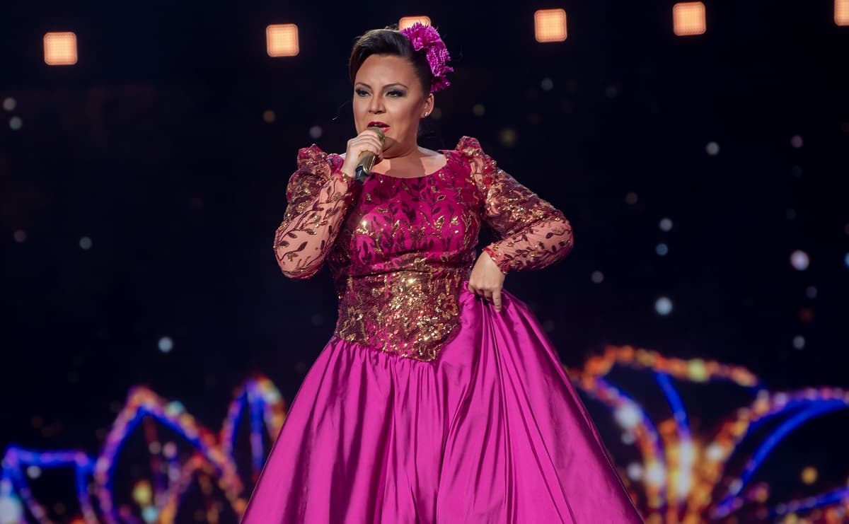 Verónica Linares consigue el Trono de Imitación como Rocío Dúrcal