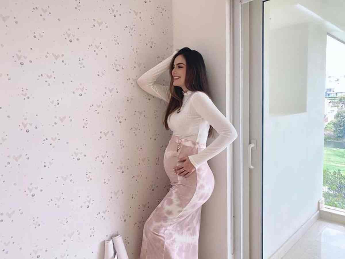 Ximena Navarrete presume como nunca su pancita de embarazo y famosos enloquecen con tremendas fotos