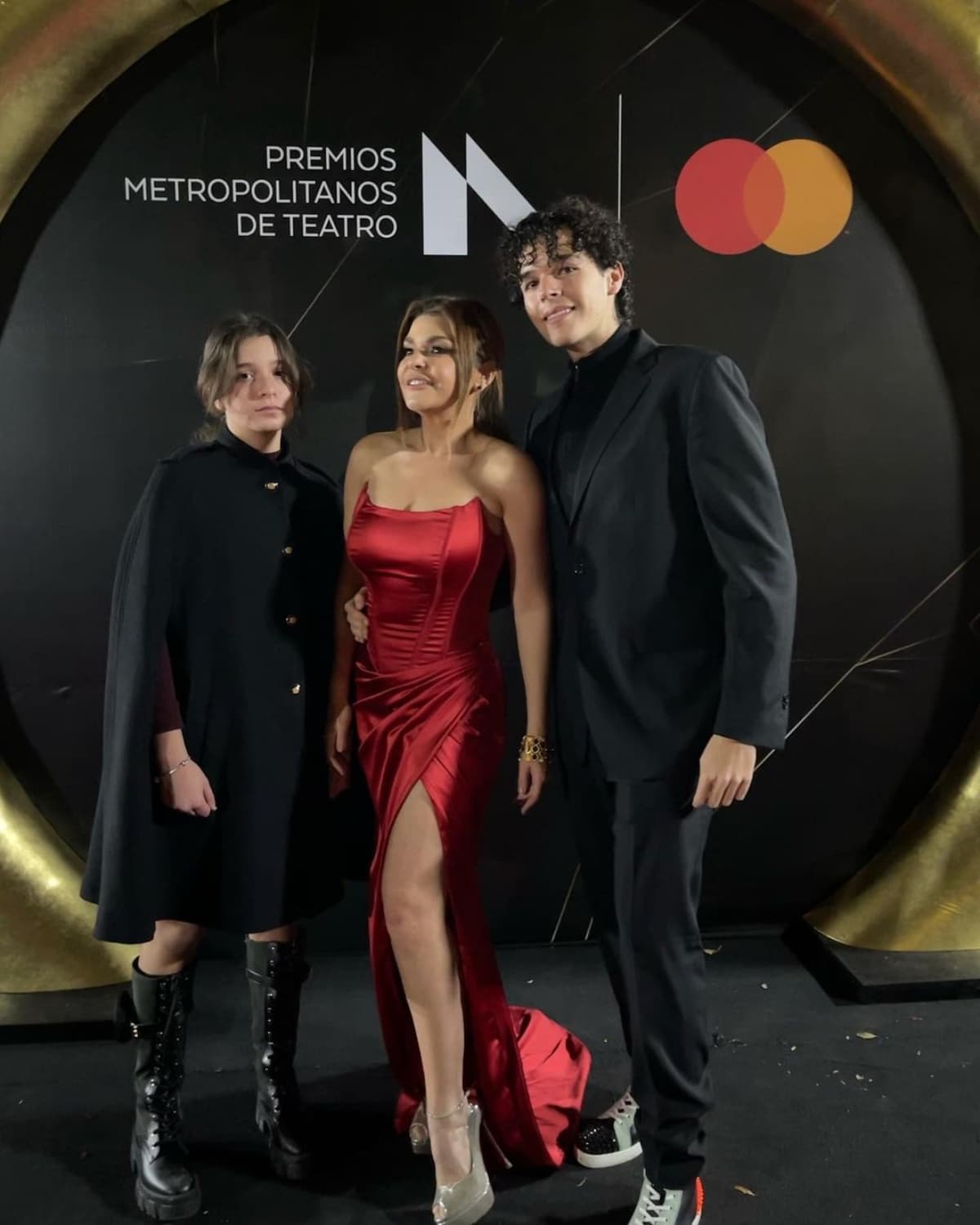 Gracias a estas imágenes y a que aparece en alfombras rojas, los fieles admiradores de Itatí Cantoral pueden ver lo grande y hermosa que luce María Itatí.