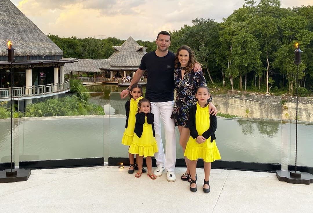 Esposo e hijas de Jacky Bracamontes se someten a prueba de coronavirus: ‘Una estuvo con fiebre’
