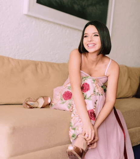 En noviembre de 2018, Ángela Aguilar cumplió uno de sus sueños al tener una espectacular fiesta de 'Quinceañera', en la que no usó solo uno, sino cuatros vestidos diferentes; uno blanco, otro color rosa palo, negro y uno corto de lentejuelas plateadas.