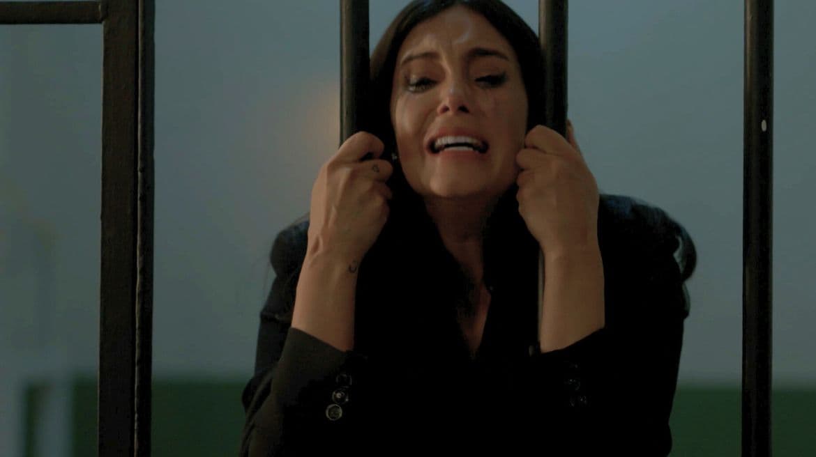 ¡Úrsula termina en prisión! Así fue el final de Bárbara Islas en Regalo de Amor