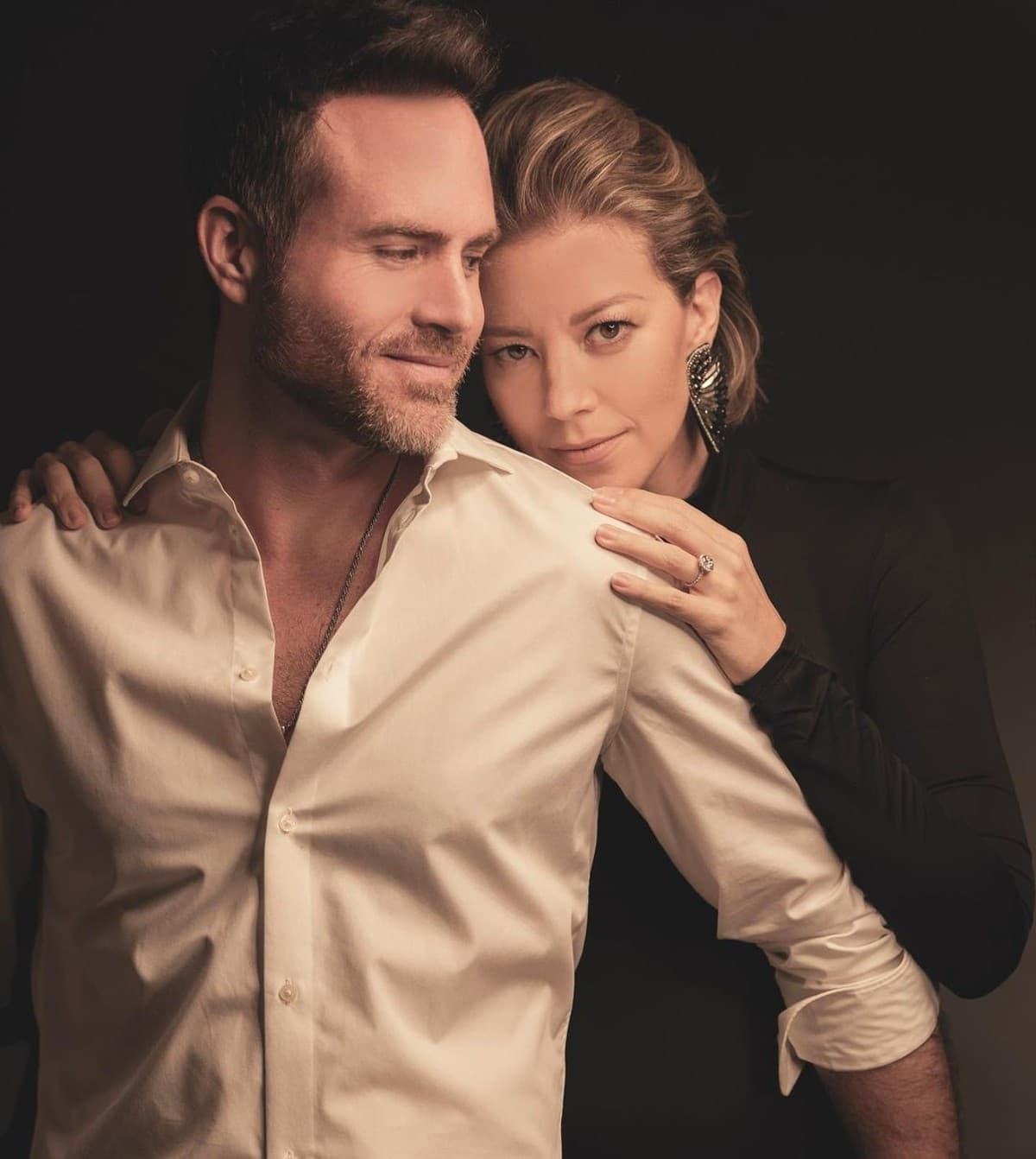 Fernanda Castillo celebra 8 años junto a Erik Hayser con fotos inéditas