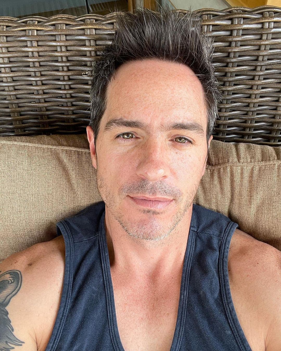 Mauricio Ochmann sorprende con nuevo piercing