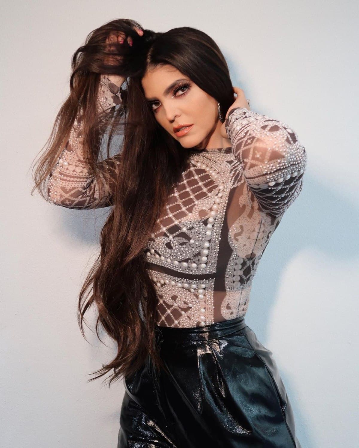 Ana Bárbara se quiebra al hablar del abandono de su papá y entre lágrimas hace fuerte confesión