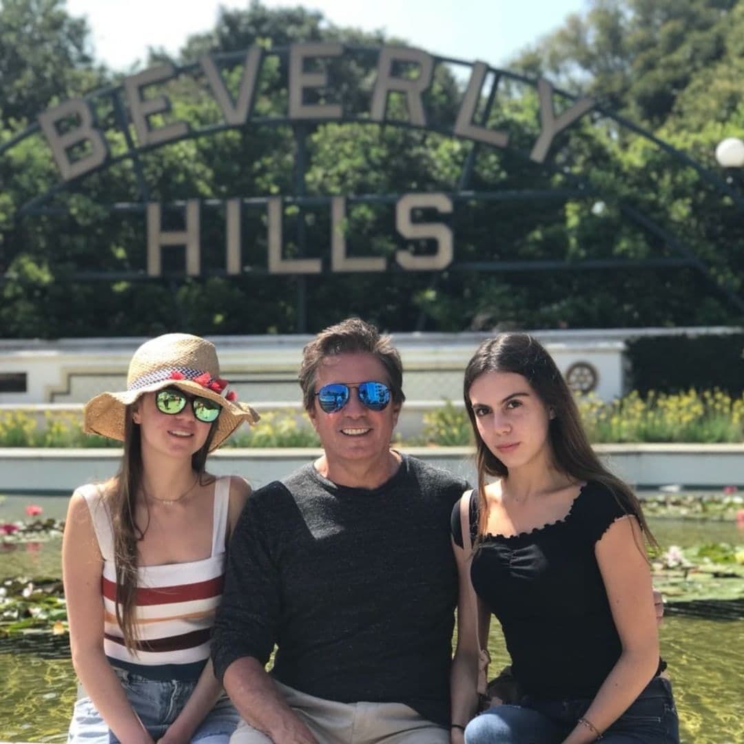 De acuerdo con un programa de espectáculos, la mamá de las medias hermanas de Andrea Escalona perdió la vida de forma trágica, pero la familia nunca ha hablado al respecto.