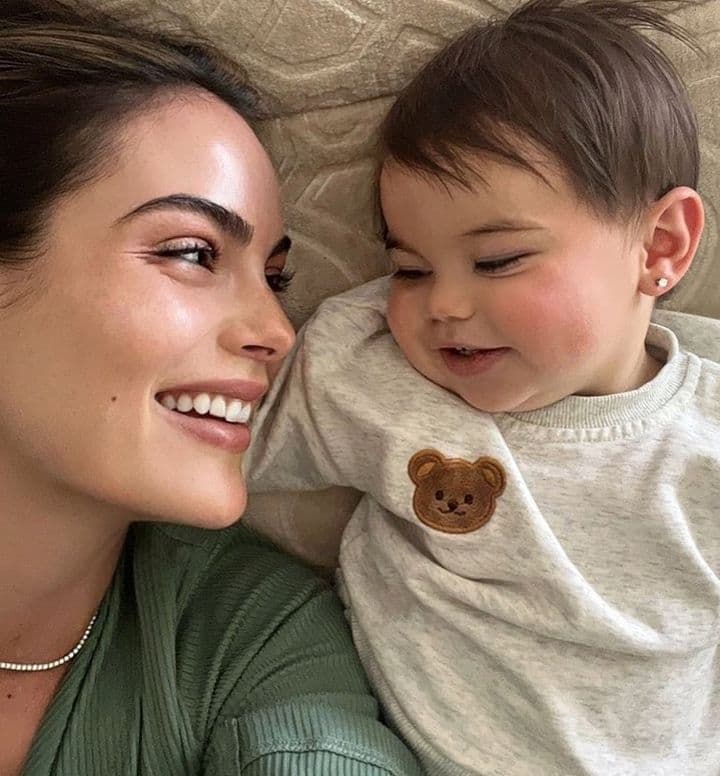 La modelo y actriz publicó emotivas imágenes.