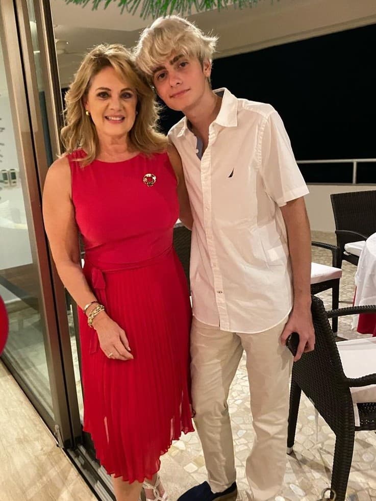 Hijo de Erika Buenfil impacta al vestirse de mujer en video junto a la actriz y divide opiniones