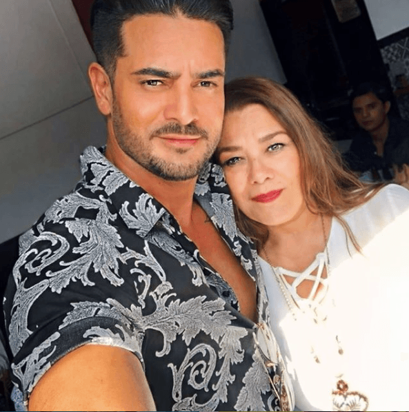 Perder a un padre es doloroso, pero son pocos los que, como el actor Ricardo Franco, se han enfrentado a la muerte tan pronta de sus dos padres. Este fue el caso del histrión, quien el 18 de septiembre hizo del dominio público que sus padres habían muerto por complicaciones derivadas del Covid-19.
