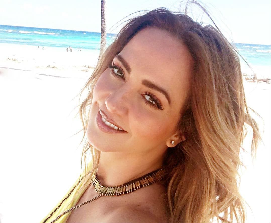 Andrea Legarreta enternece Instagram con retrato familiar