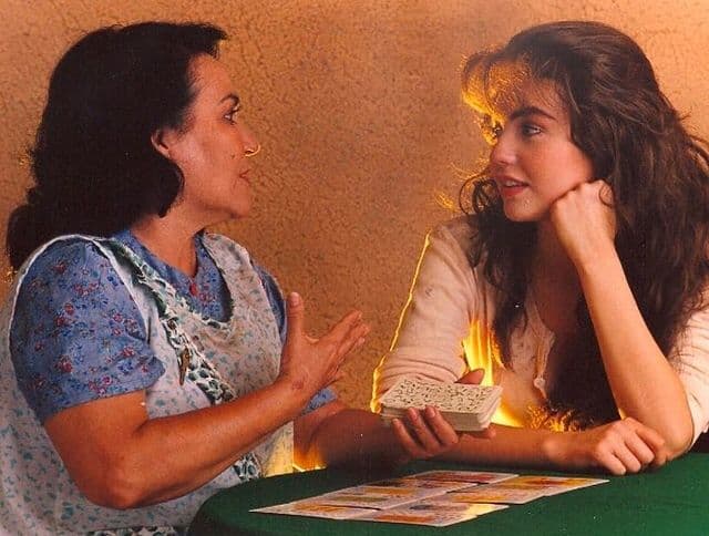 Thalía deja un nudo en la garganta con desgarradora despedida a Carmen Salinas.