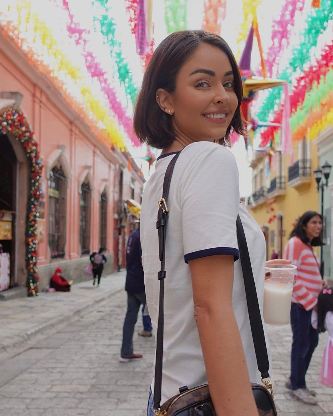 Claudia Martín muestra fotos de cuando tenía 17 años ¡y luce irreconocible!