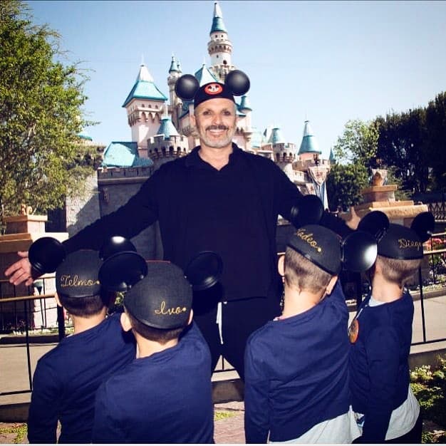 Hasta el pasado 18 de mayo, Miguel Bosé guardó celosamente la identidad de sus hijos, Diego y Tadeo, quienes posaron junto a su padre en el estreno de 'Godzilla', en Los Ángeles.