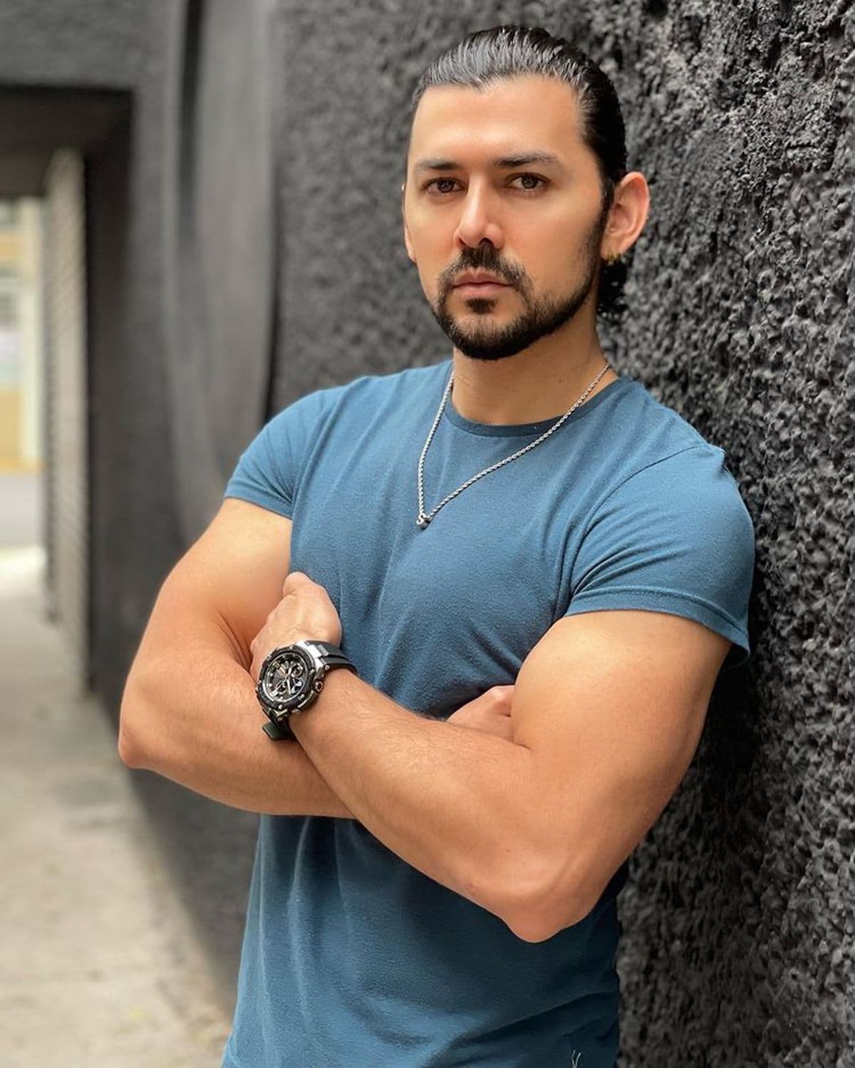 Miguel Martínez estrena romance con guapa actriz tras cancelar boda