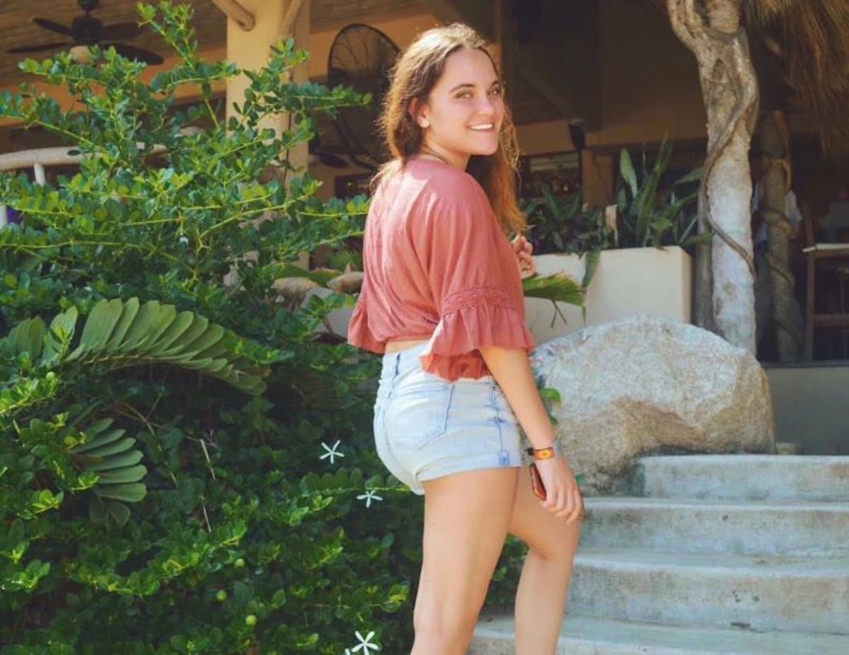 Su belleza provoca que usuarios de redes sociales se desvivan en halagos, resaltando que tanto ella como su hermana gemela Kristel Casteele, quien alcanzó la fama con ‘Rubí’, son hermosas.