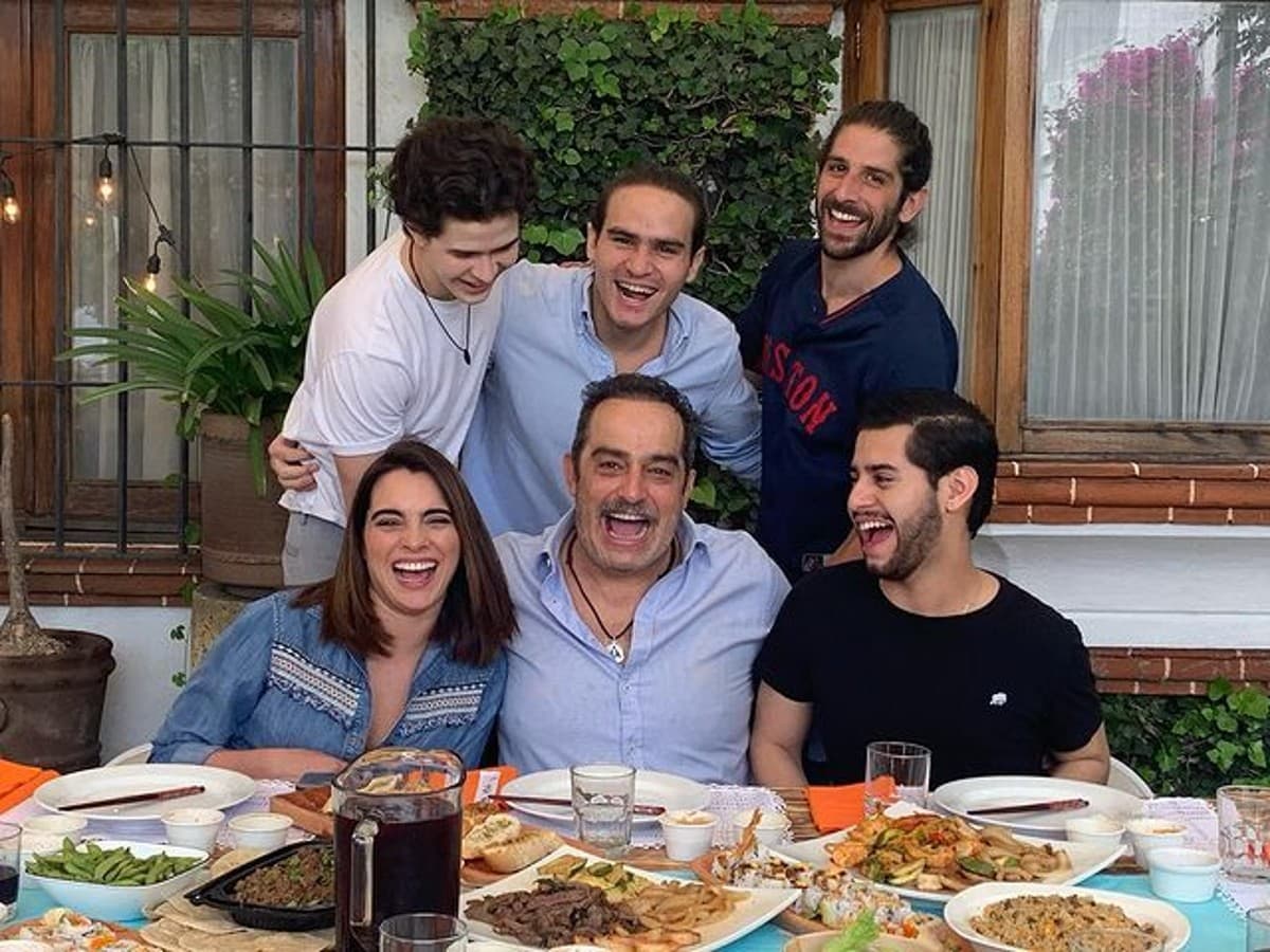Nicolas Fierro es uno de los cuatro hijos del actor Omar Fierro que decidió probar suerte en la actuación, tal como lo describe en su cuenta oficial de Instagram. El joven ha participado en varias obras de teatro como ‘Justicia por encima de la ley’.