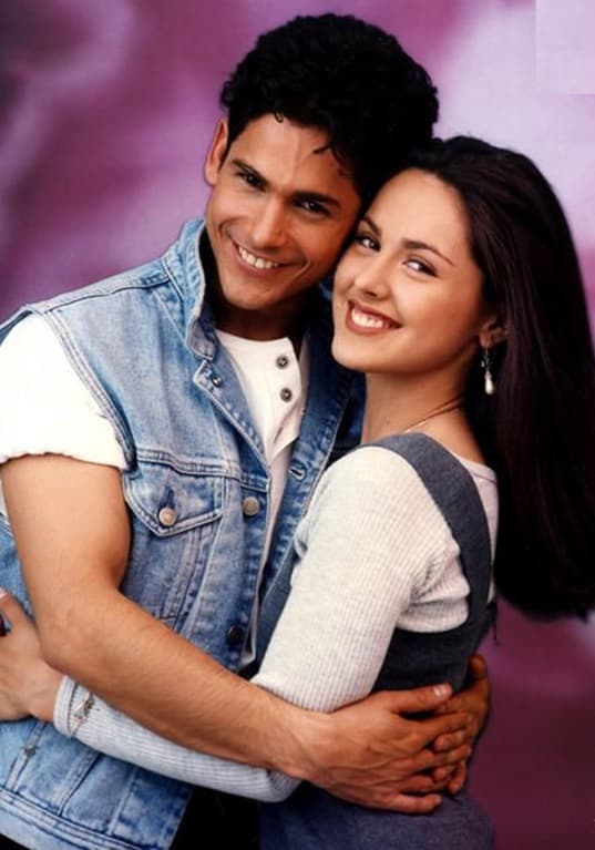 Pero no solo las actrices han impactado por sus repentinos retiros; galanes como Flavio César también lo hicieron. El cantante abandonó el espectáculo cuando se encontraba en la cima del éxito y después de protagonizar ‘Agujetas de color de rosa’. Se convirtió al cristianismo y ahora es pastor.