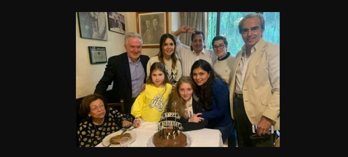 Esta es la foto de los XV años de Constanza Creel