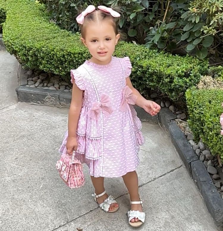 Ha sido la misma protagonista de melodramas como 'La Desalmada' la que ha dado detalles de cómo es que planea cada look de la menor.