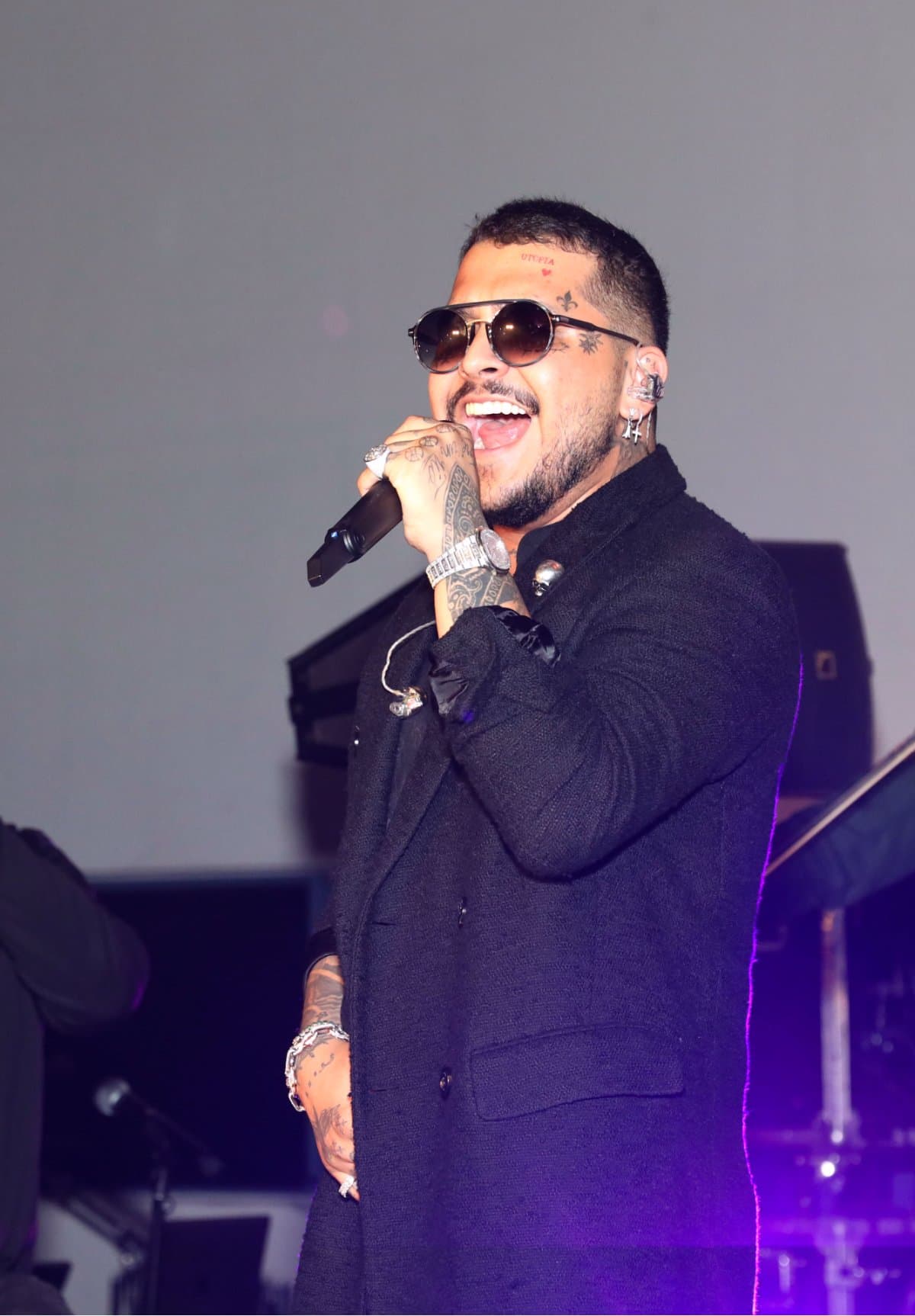 Christian Nodal impacta con nuevo look; confiesa por qué lo hizo