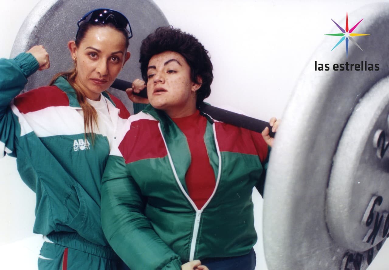 Medallistas olímpicas mexicanas, interpretadas por Consuelo Duval y Lorena de la Garza.