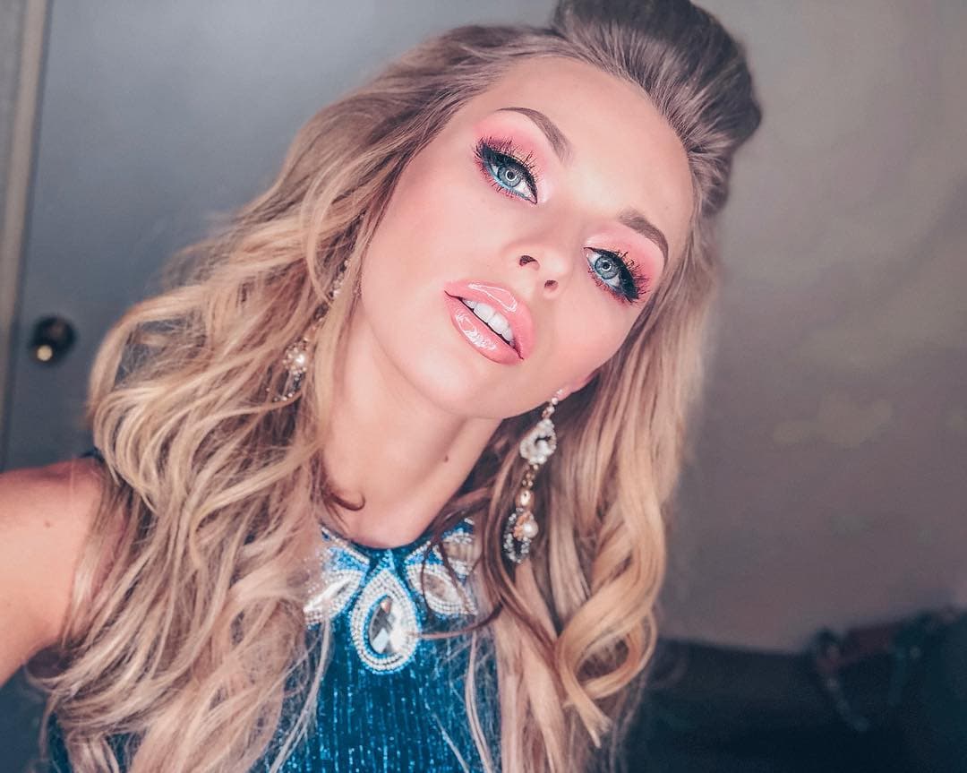 Irina Baeva termina en silla de ruedas en ‘Mira Quién Baila’