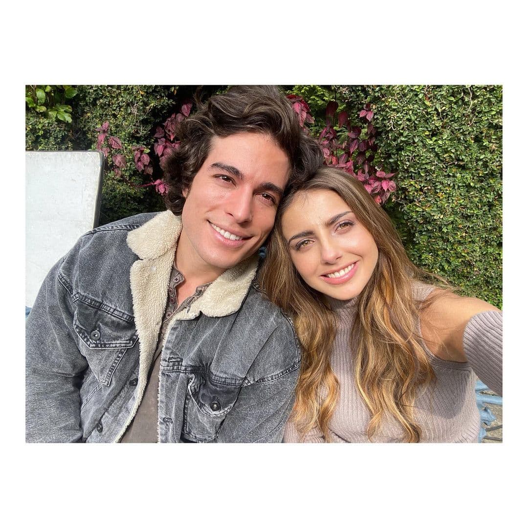 "Hoy nos queremos más que nunca; tuvimos mucho aprendizaje juntos y les agradecemos a ustedes todas la muestras de cariño para nuestra relación. No se preocupen que solo termina la relación romántica pero jamás nuestra amistad y gran compañerismo, seguimos muy contentos de estar trabajando juntos en QUERERLO TODO", sentenció.