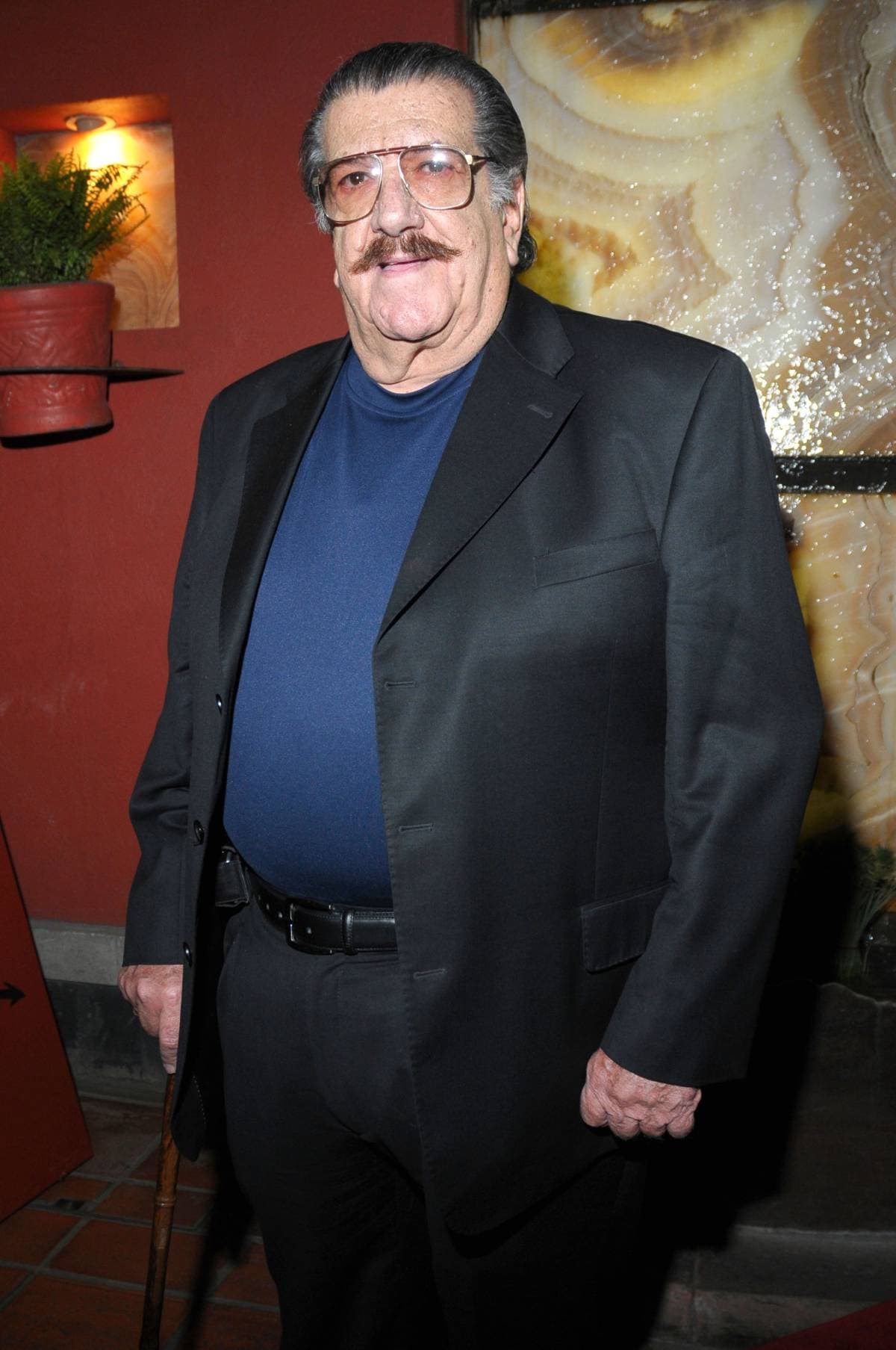 El actor perdió la vida el 22 de marzo de 2016 a los 82 años a causa de una insuficiencia cardíaca y pulmonar.