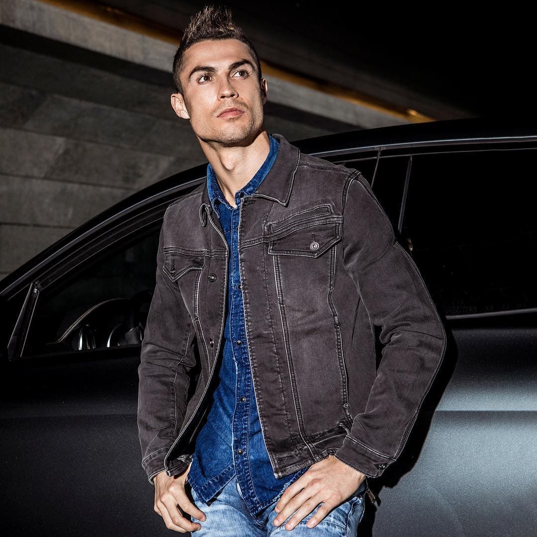 En abril de 2016, salió a la luz que presuntamente Cristiano Ronaldo pagó una cifra millonaria a un menor para ocultar la supuesta violación que cometió en 2009 en Las Vegas. Sin embargo, los representantes del futbolista señalaron que fue una difamación.