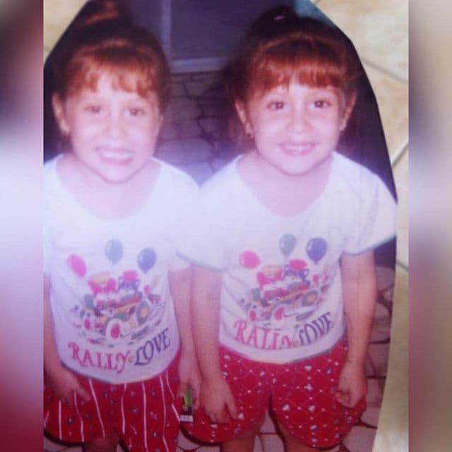 Bertha y Ana Leticia Ocaña son hermanas gemelas y al igual que el famoso ‘Benito’, las hoy jóvenes son pelirrojas y también tuvieron participaciones en televisión.