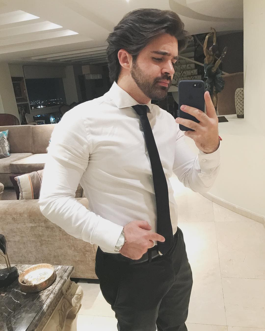 Anhuar Escalante participó en capítulos como 'Ciber-amor', 'La misma historia', 'La oportunidad de amar', entre otros. 
<br>
<br>Tras participar en 'Como dice el dicho' hasta el 2016, actualmente está alejado de las cámaras de televisión.