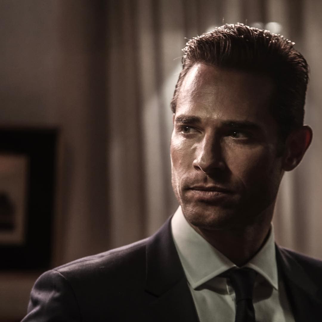 Sebastián Rulli muestra que el ataúd en ‘El Último Dragón’ le quedó chico