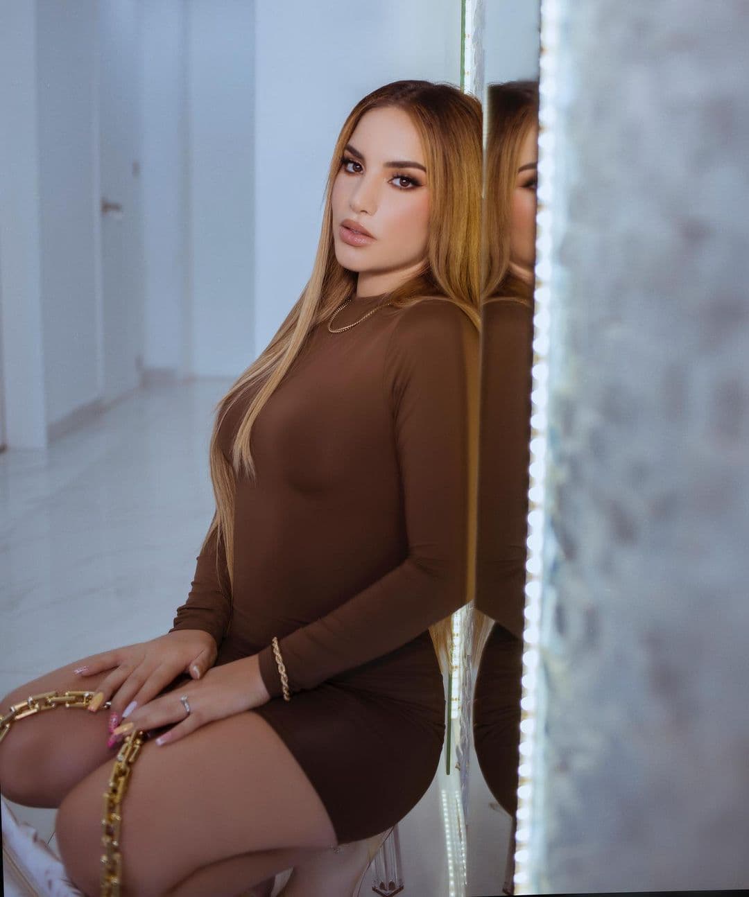 Kimberly Loaiza rompe en llanto al ver su auto de lujo totalmente destrozado