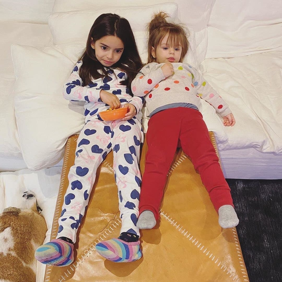 Incluso Aislinn Derbez ha detallado que está impresionada con lo alta que está su hija y es que en algunas fotografías de meses atrás, Kailani se veía del mismo tamaño de su tía Aitana Derbez.