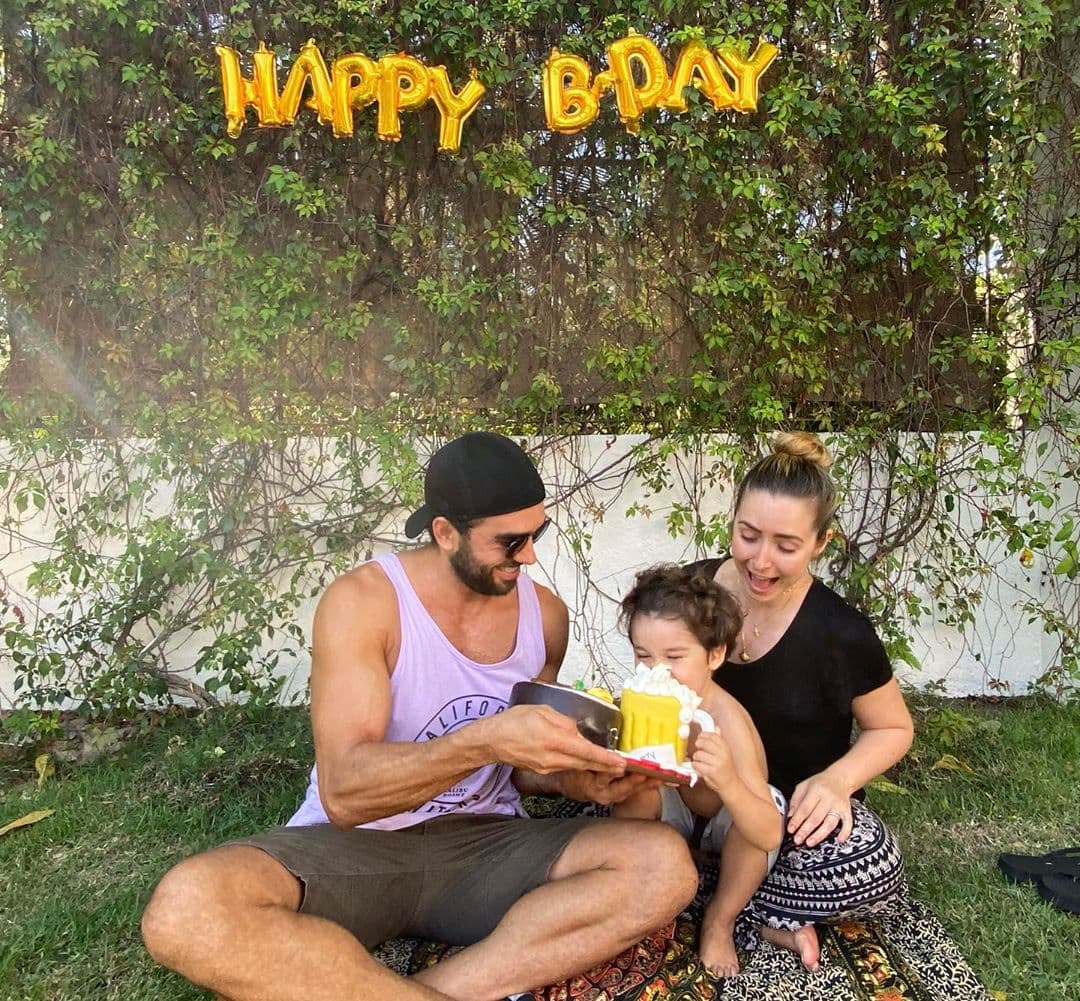 Posteriormente, el actor mostró en sus historias que su hijo Diego había quedado encantado con el pastel y que, incluso, el pequeño había sido el encargado de darle la respectiva mordida.