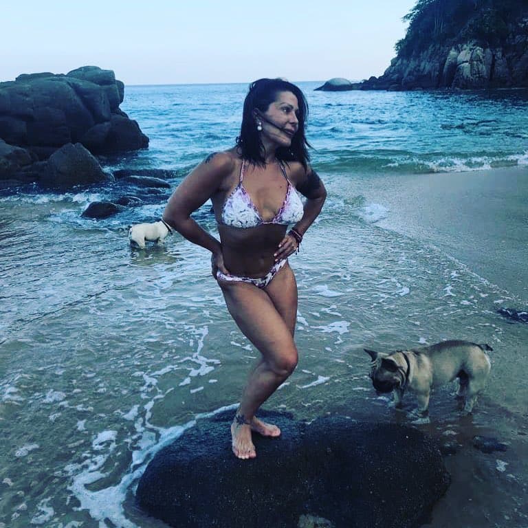 Alejandra Guzmán posa en bikini