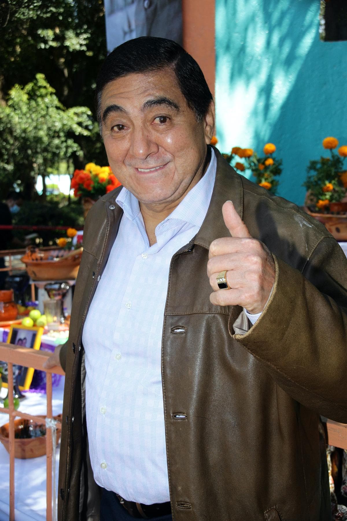 Carlos Bonavides muestra su casa.