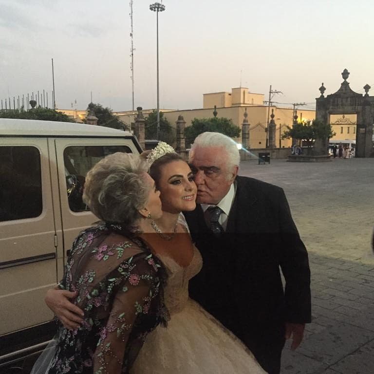 Sissi Fernández, nieta de Vicente Fernández, se casó el pasado fin de semana con Marcelo Garza Ayala. Entérate cómo fue la lujosa boda en la que el único ausente de la dinastía fue Alejandro Fernández.