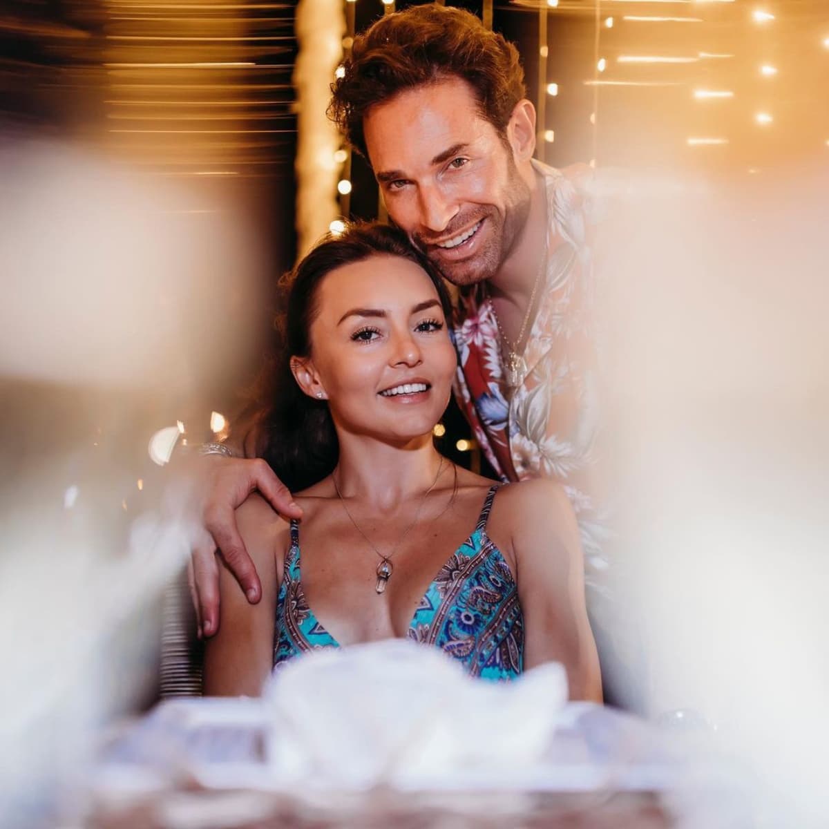 Sebastián Rulli publica foto junto a Angelique Boyer y hasta el papá de la actriz reacciona